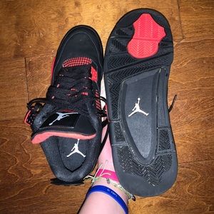 Jordan 4s red thunder shoes barely been used only a couple times